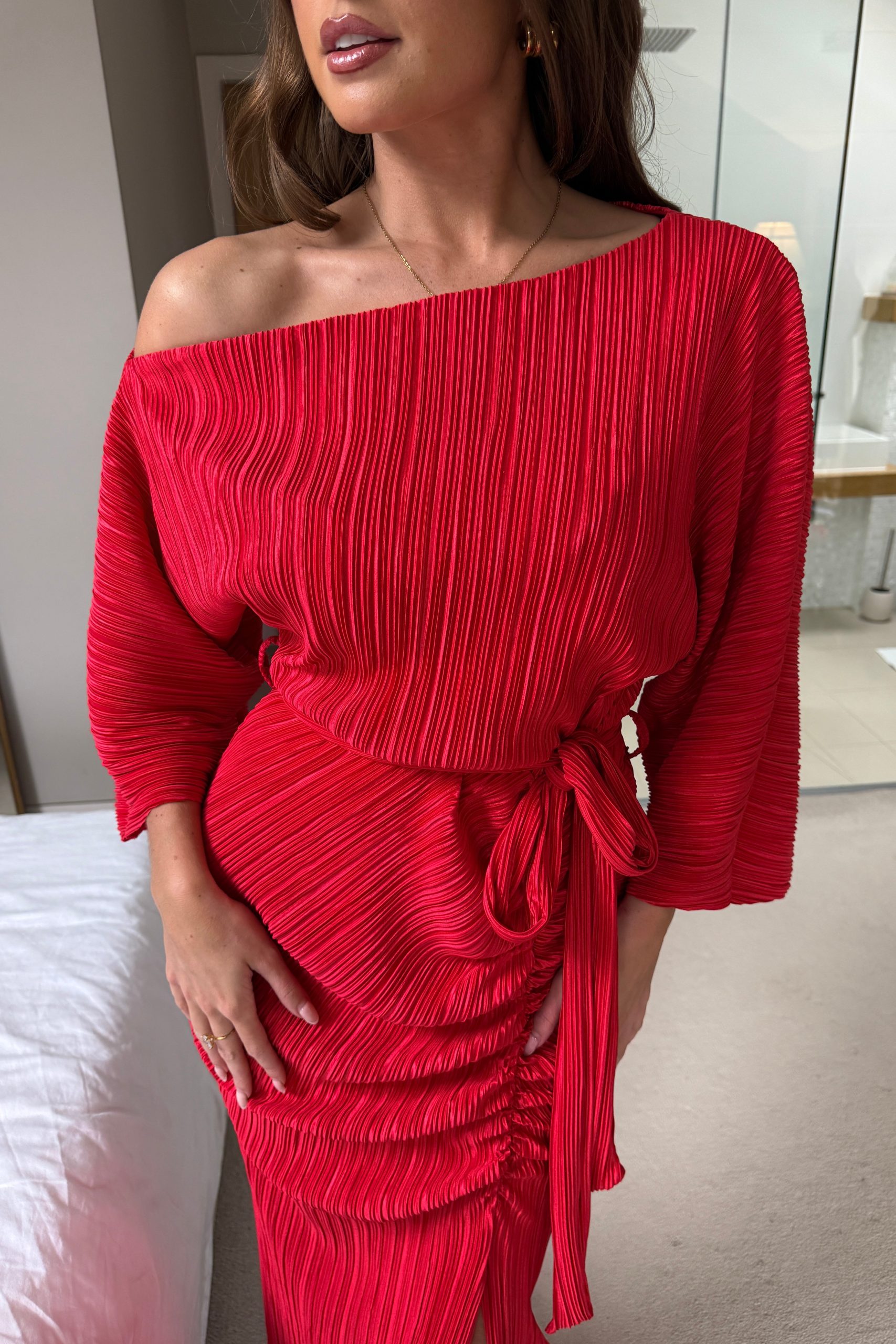 Vendy Off The Shoulder Ruched Detail Midi Dress Red - Image 2